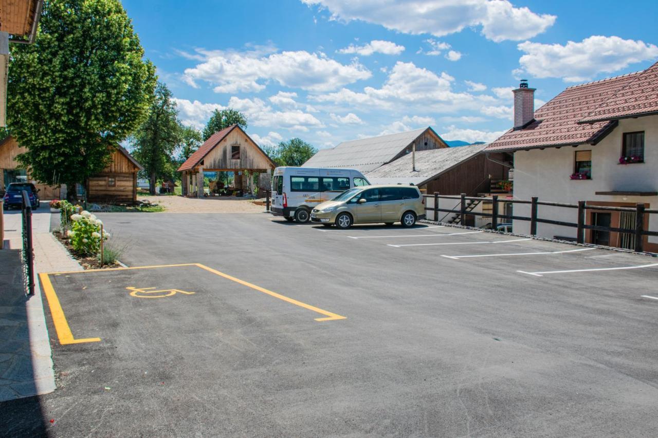 Youth Hostel Arsviva Stari Trg pri Lozu Exterior foto