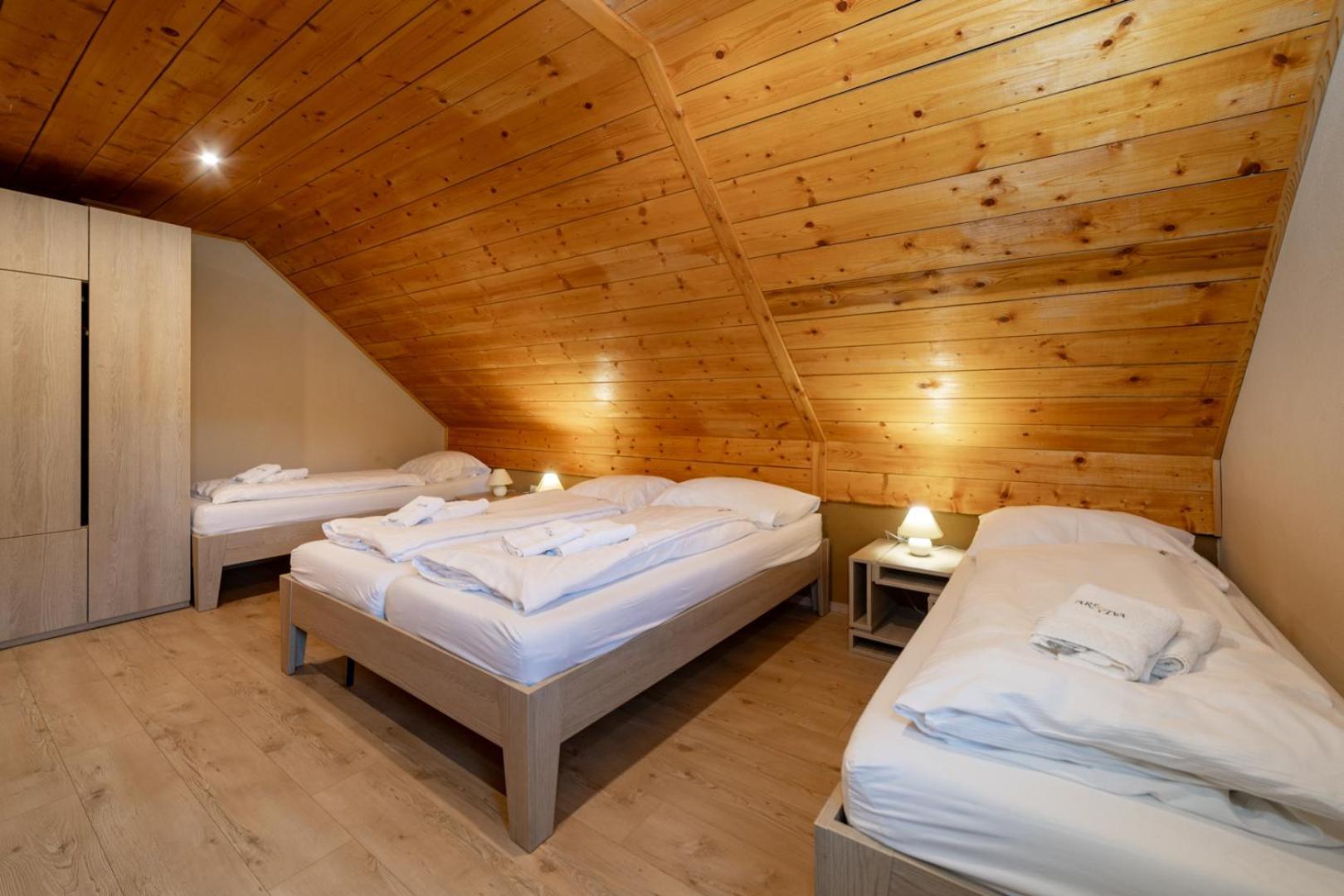 Youth Hostel Arsviva Stari Trg pri Lozu Exterior foto